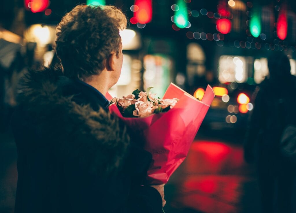 Top 5 Reasons Why You Should Bring Flowers to a First Date