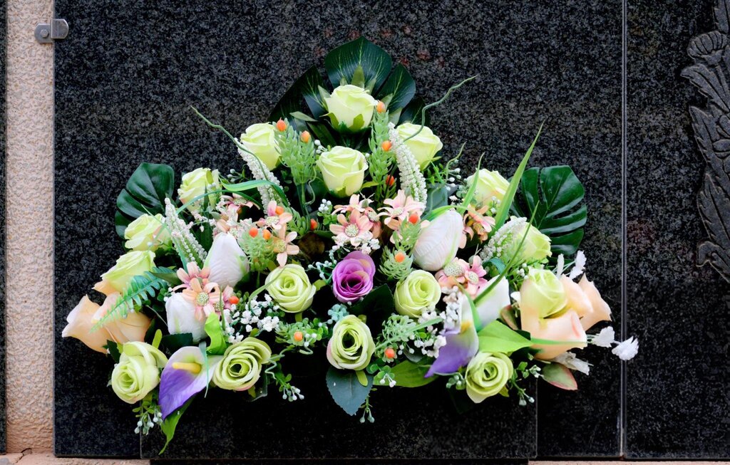 Preserving Funeral Tribute Flowers in Warm Weather