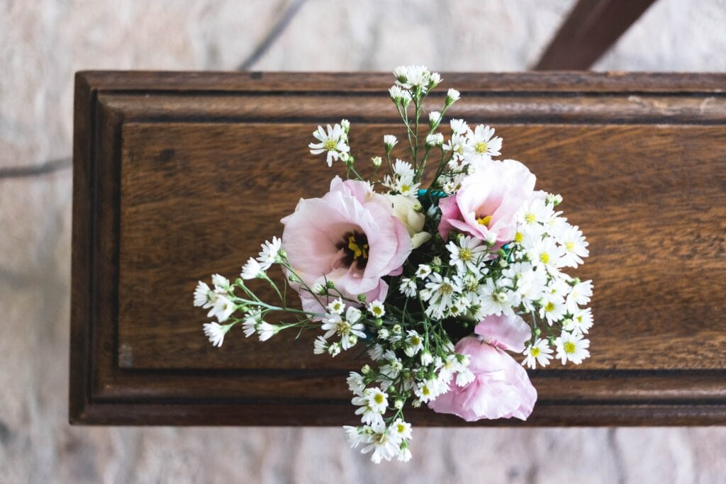 Your Helpful Guide to Buying the Appropriate Funeral Flowers