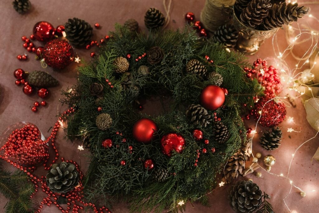 Easy-To-Make Christmas Wreaths You Can Add to Your Decor